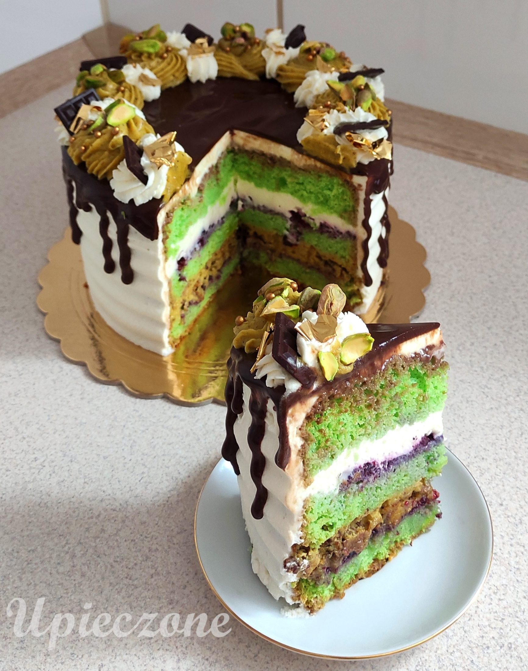Tort pistacjowy z ciastem kataifi w stylu dubajskim