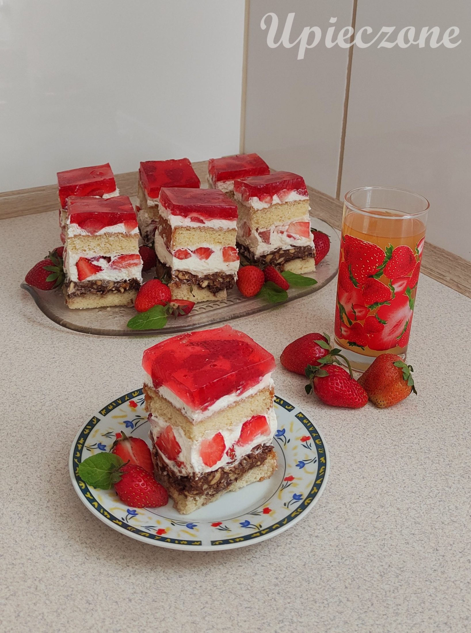 Ciasto truskawkowe z czekoladową chrupką